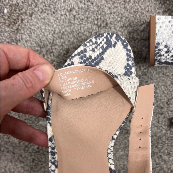 STEVE MADDEN Lolana Lola Snakeskin Sandal Block Heel - Picture 8 of 8